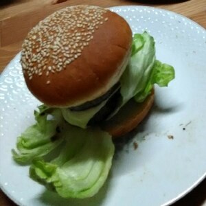 ロールパンで簡単◇コロッケチーズバーガー